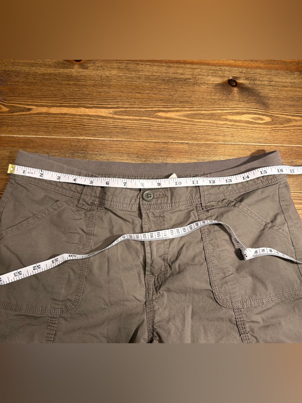 Y2K St. John's Bay dark khaki cargo pants with pockets!
Size 10 - Picture 5 of 6